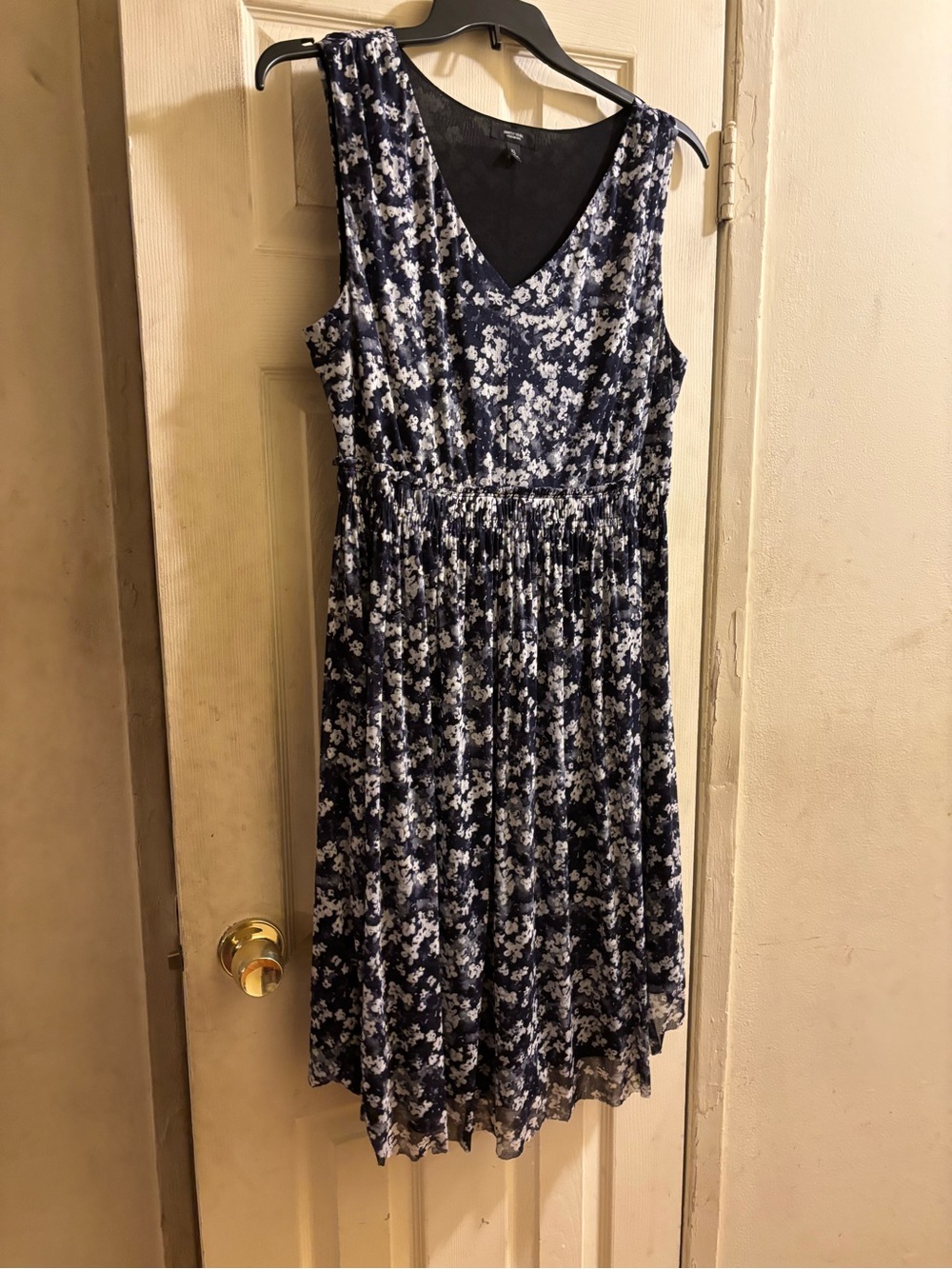 Vera Wang Navy and White Floral Sleeveless V-Neck Dress